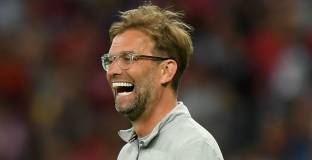 Клоп запя с фенове след финала