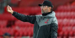 Клоп отговори на Невил за петте смени