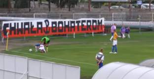 Съдия спаси футболист по време на мач 