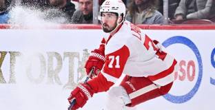 Капитанът на Детройт Ред Уингс загуби дете