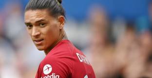 Карагър: Дарвин Нунес трябва да е по-решителен 