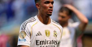 Карагър обясни освиркванията към Трент 