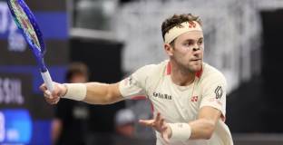 Каспер Рууд обясни защо играе с лента на носа в Далас