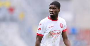 Уулвс се активизира за Дансо 