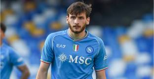 Ман Юнайтед се интересува от Кварацхелия