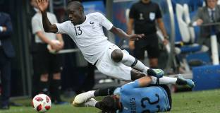 Канте може да продължи кариерата си в Англия или Франция