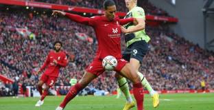 Конате: Ван Дайк е от друга планета