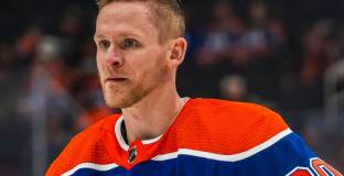 Пери е първият играч, достигнал до финалите с 5 различни отбора 