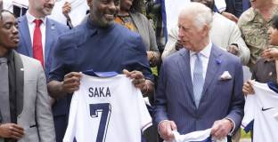 Кралят на Великобритания подкрепи отбора на Англия 