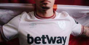 Филипс премина в Уест Хем 