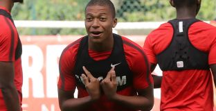 Маркиньос: Чакаме потвърждение за Мбапе