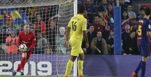 Челси и Арсенал искат вратар на Барселона 