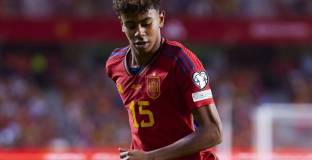 Ямал: Не мисля за Меси и Роналдо на моята възраст