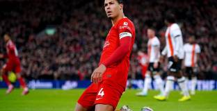 Ливърпул напредна с победа над Лутън