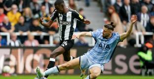 Нюкасъл надви Тотнъм