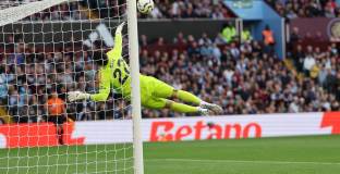 Арсенал надигра Астън Вила на гости