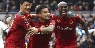 Тотнъм отстъпи на Уулвс и изпадна от Топ 4 (видео)