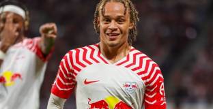 Лайпциг иска да удължи престоя на Симонс 