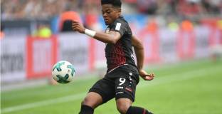 Пастрокът на Бейли разказа за преговори с Астън Вила