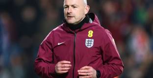 ФА продължи с Лий Карсли