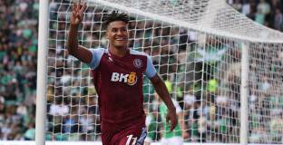 Уоткинс разглоби Брайтън в резултатна победа