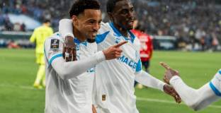 Лил обърна Марсилия на „Велодром“ с късен гол на Жиру