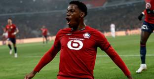 Евертън иска нападател на Лил 