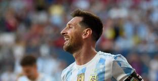    Скалони сравни Меси с Надал