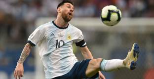 Меси: Всички терени от Копа Америка са в лошо състояние