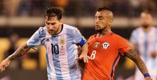 Видал: Искам Меси да играе на Мондиал 2018 