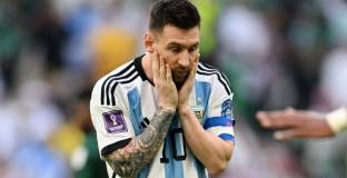  Задържаха Меси на летището в Китай