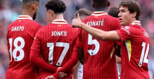 Невил не вярва, че Ливърпул ще спечели титлата 