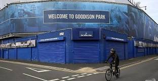 Ливърпул може да отпразнува титлата на паркинга на 