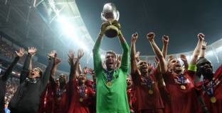 Клоп: Адриан игра фантастично