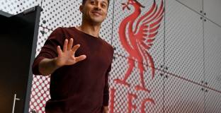 Алкантара може да последва Фирмино