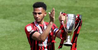 Борнемут няма да продава Кели