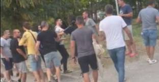 Грозни сцени на детски мач - ултраси на Локо Пд бият родители