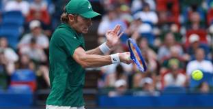 Музети победи Де Минор в мач от Заключителния турнир на АТР