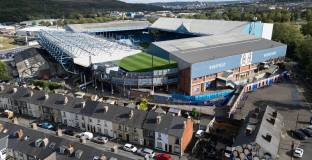 Майк Ашли фаворит да купи изпадналия Шефилд Уензди