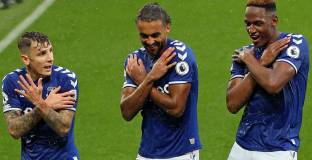 Евертън вкара 4 и надви Брайтън