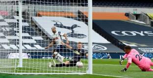 Нюкасъл се върна до равен с Тотнъм