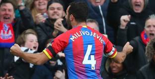 Арсенал не спечели, но вкара гола на сезона срещу Палас