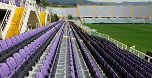 Фенове на Фиорентина протестираха пред базата