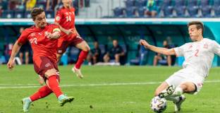 Рулетката на дузпите прати Испания на полуфиналите (видео)