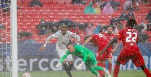 Севиля и Ред Бул Залцбург - 4 дузпи, два гола и червен картон (видео)