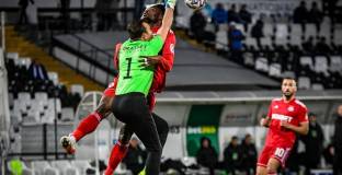 Стефанов с несправедливи обвинения - Кайседо не играе с лакът срещу Петков (снимки)