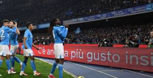 Наполи нанесе първа загуба на Юве