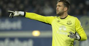 Стекеленбург продължи с Евертън 