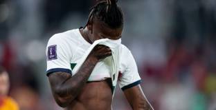 Ман Сити иска да размени Грилиш с Леао