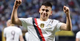 Полузащитник на Ман Сити преминава в Хирона